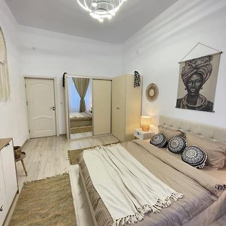 Apartament In Centrul Istoric Oradea Exteriör bild