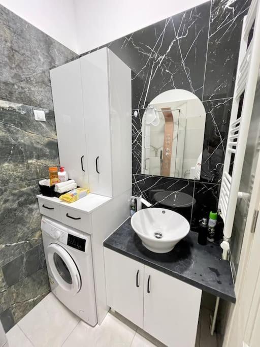 Apartament In Centrul Istoric Oradea Exteriör bild